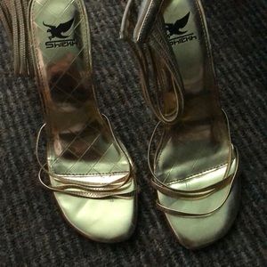 Gold heels from shiekh and size 6 women